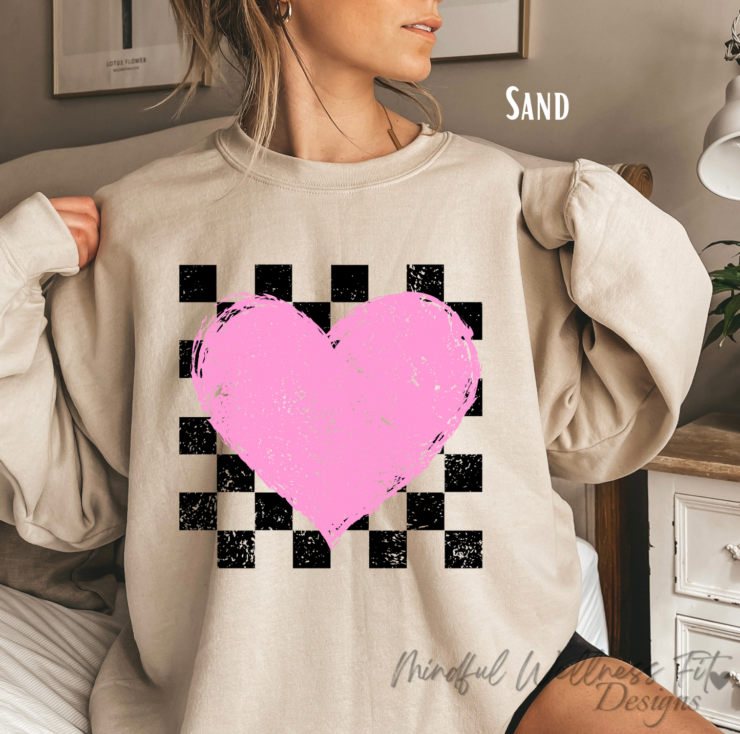 Retro Checkered Heart Sweatshirt, Valentine's Day Crewneck, Trendy Checkered Sweatshirt, Vintage Heart Crewneck, Classic Love Pullover,