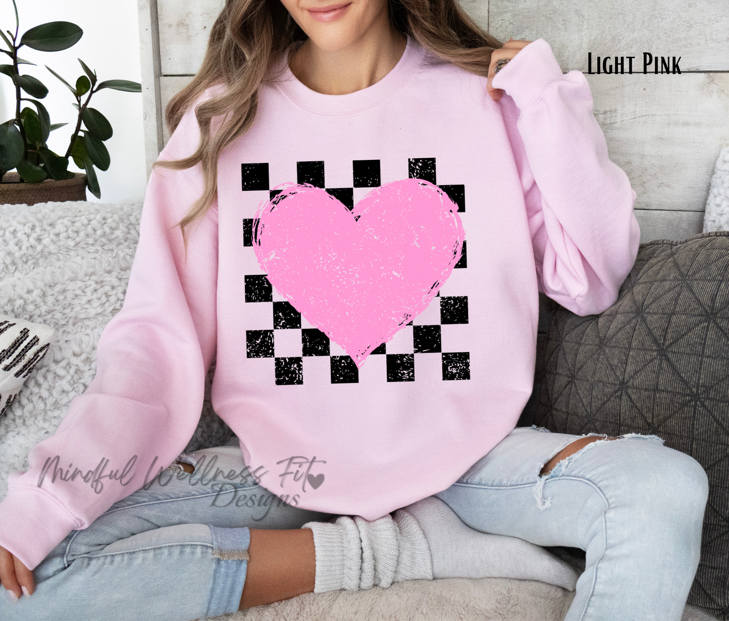 Retro Checkered Heart Sweatshirt, Valentine's Day Crewneck, Trendy Checkered Sweatshirt, Vintage Heart Crewneck, Classic Love Pullover,